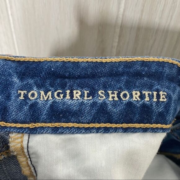 American Eagle | Distressed Tom Girl Shorties Size 0 - Picture 4 of 5